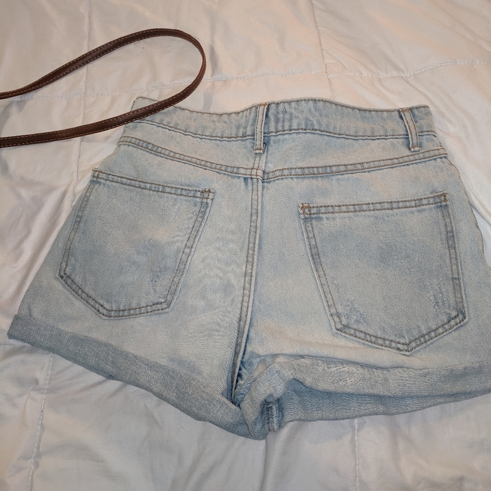 HIGH RISE Mom Jean shorts - Picture 3 of 6